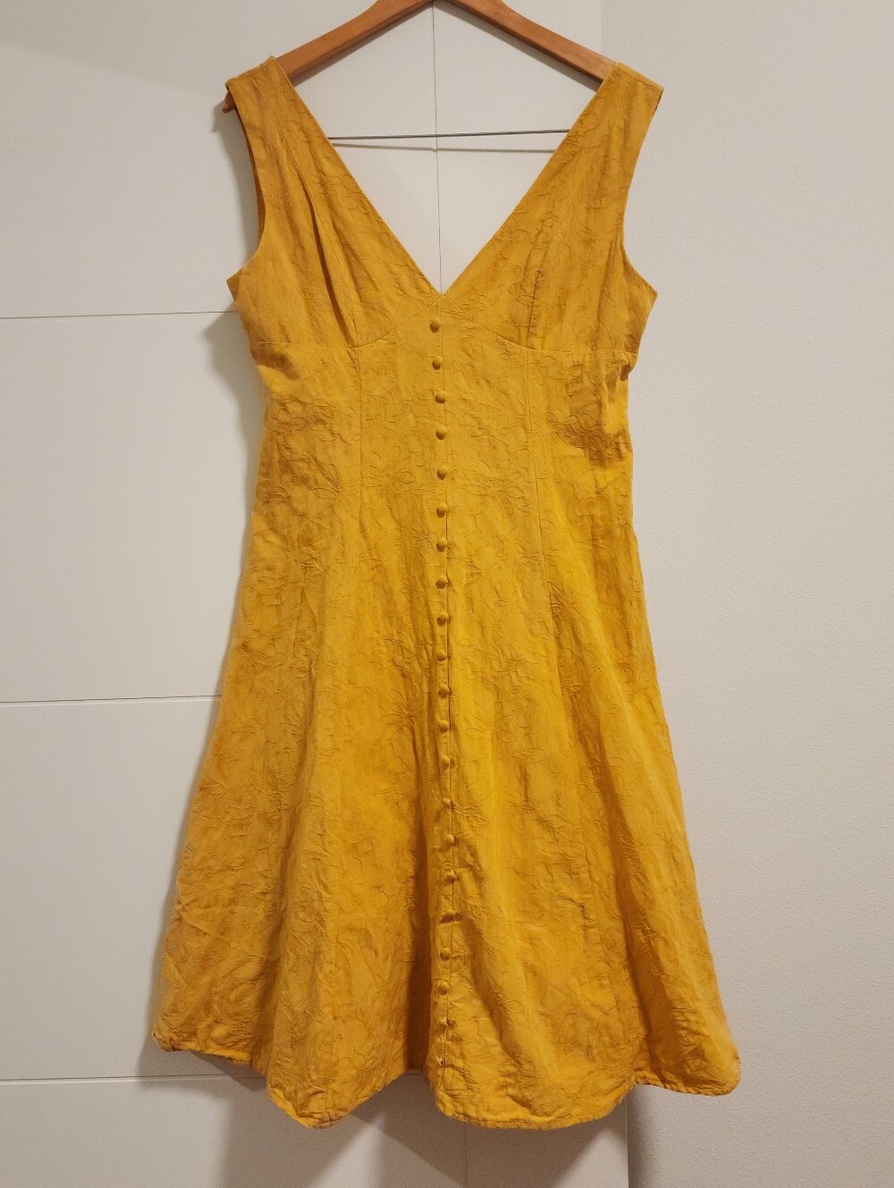 Cider Tisse Cotton V-neck Floral Button Midi Dres - Picture 2 of 5